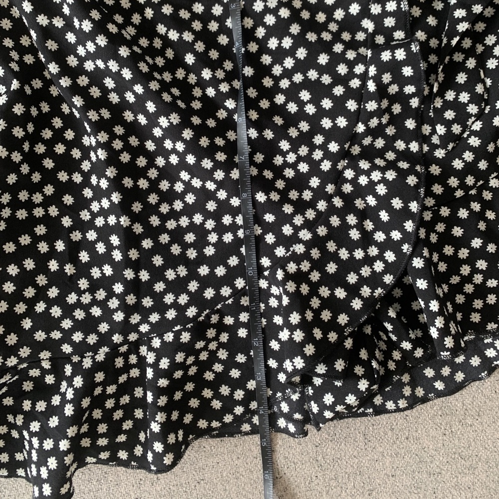 Daisy Print Ruffled Wrapped Skort - Picture 5 of 6